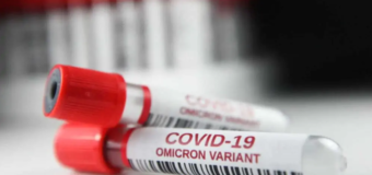 Vaccini Covid vs Omicron, primi dati: emerge efficacia contro malattia grave e ricoveri